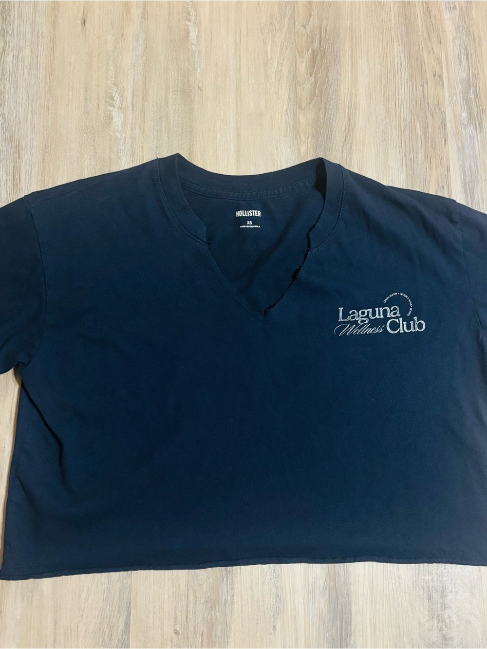 Hollister Cropped V-Neck Graphic Tee Navy Blue Women’s XS 100% Cotton